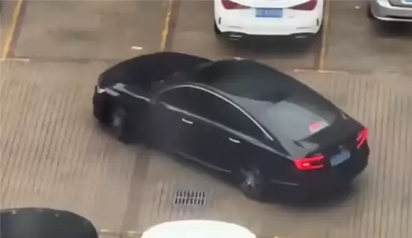 女子因停车与邻居吵架后身亡：家属索赔122万 法院判了