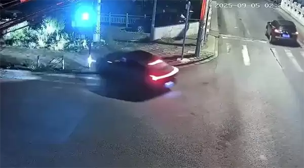 男子酒驾出事故怕被罚 给围观者1万元让其顶包：两人均获刑