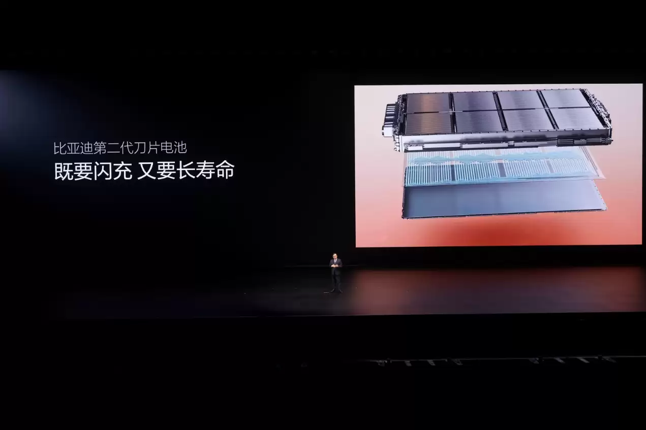 5 分钟充好,9 分钟充饱,比亚迪闪充补上新能源转型最后一块拼图