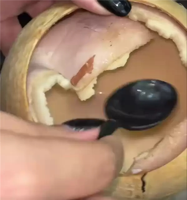 热搜第一！瑞幸限量款饮品椰肉变紫色