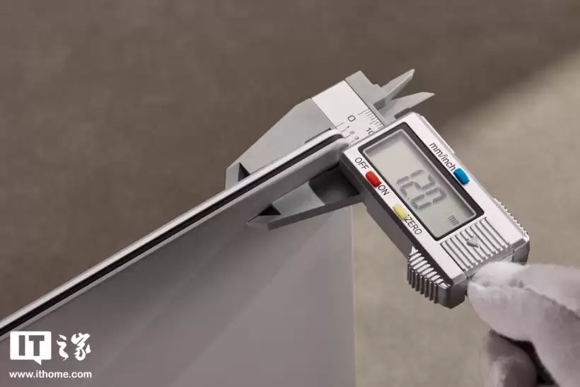 华硕灵耀16 Air 2026 锐龙版图赏:纯白机身,极简美学再进化