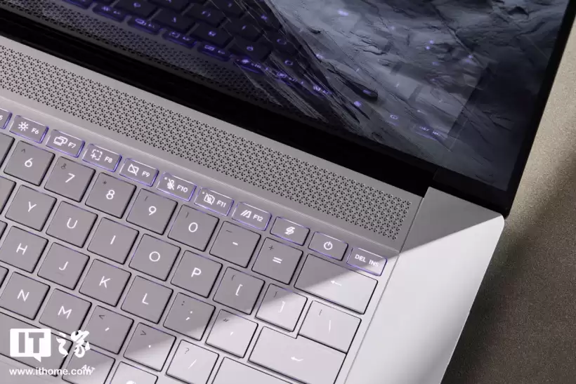 华硕灵耀16 Air 2026 锐龙版图赏:纯白机身,极简美学再进化