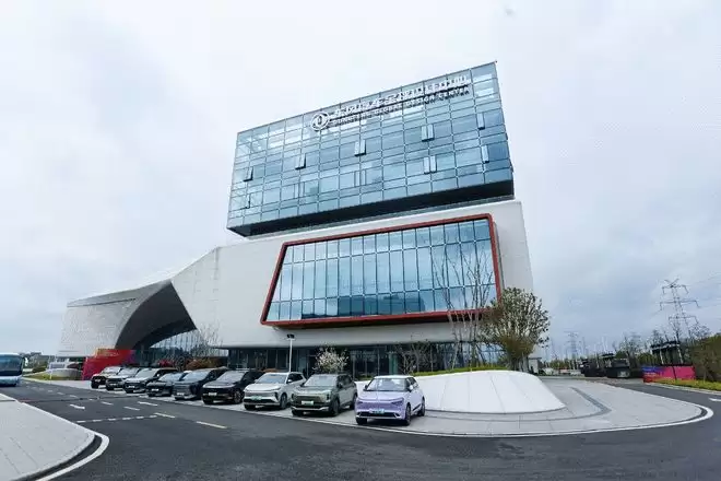 东风汽车展出多款自主设计车型