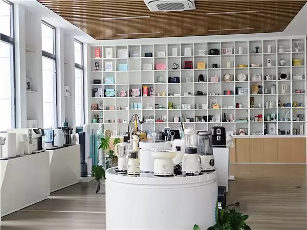 京东头部主播“宝藏姐妹团 U”空降上海 AWE2026