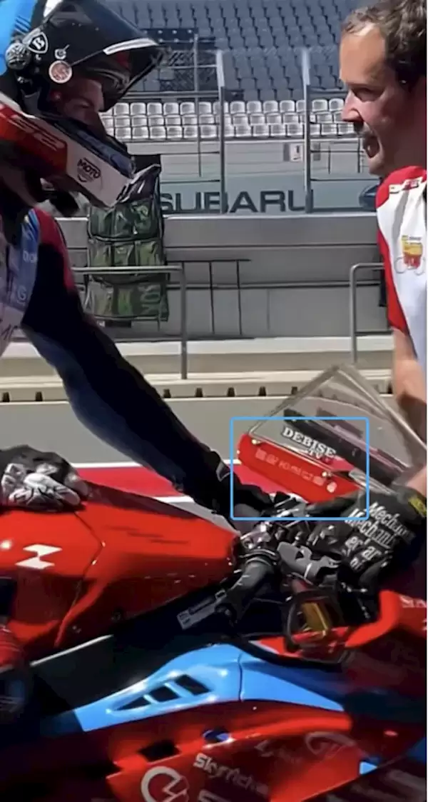 张雪机车的冠军赛车上这六个字火了！村民感动：看到直播眼泪都快出来了