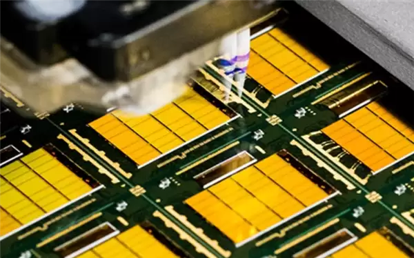 单日暴跌上百元！16G内存条价格崩盘 专家：未来将持续降价