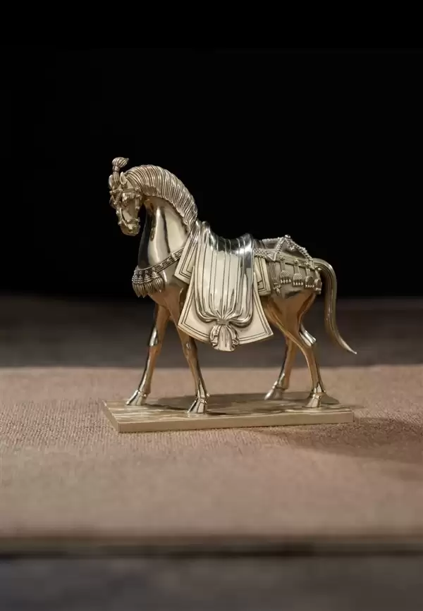 雷军押注!铜质文创第一股铜师傅来了:专做中年人的泡泡玛特