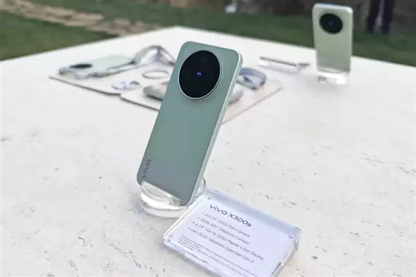 超能小V单！一图读懂vivo X300s：4999元起