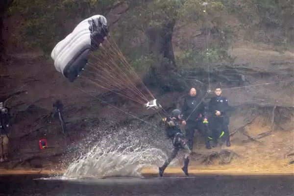 劳拉因伤暂停拍摄