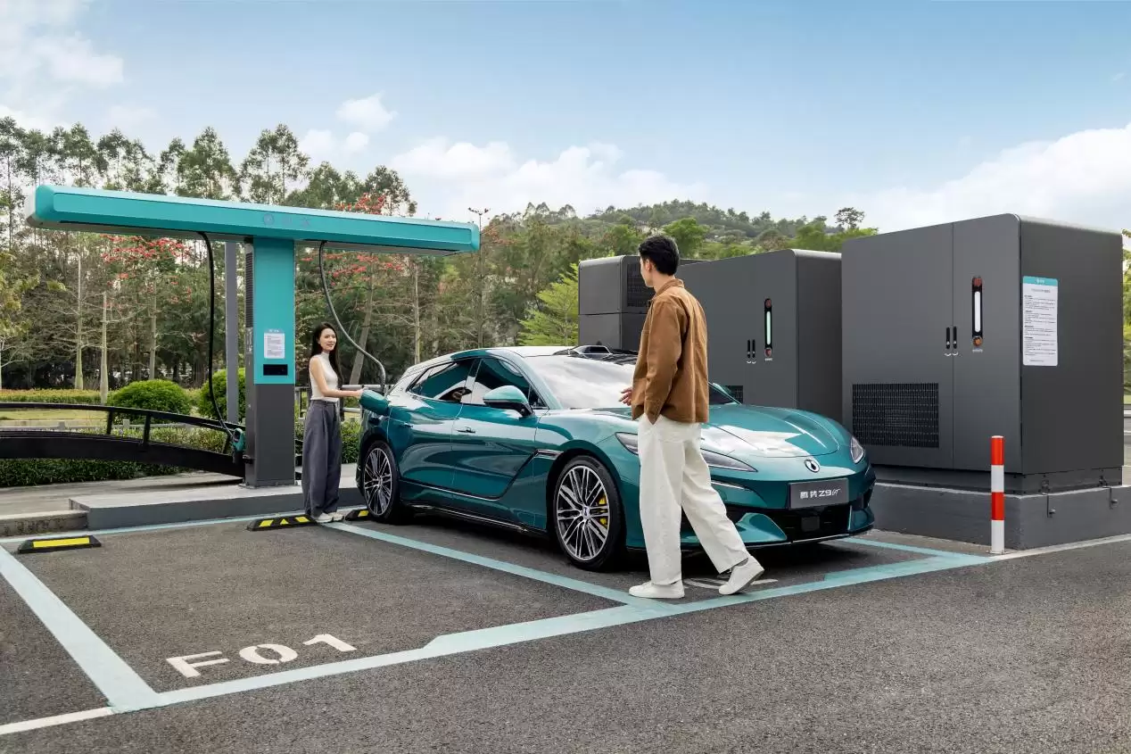 全球首座“圆梦建站”闪充站正式启用，赋能腾势用户拥抱闪充时代