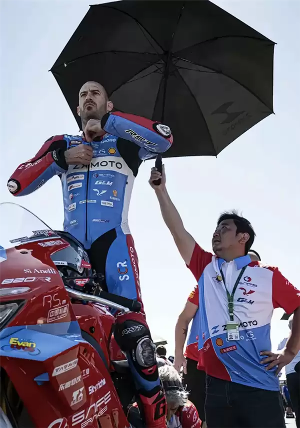 曾因年龄大被雅马哈解约 34岁法国车手DBS凭张雪机车逆袭