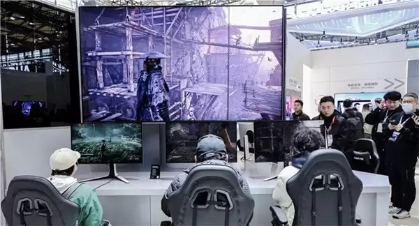 AWE2026 爆火展台!海信显示器旗舰矩阵亮相,旗舰电视同源技术圈粉全场