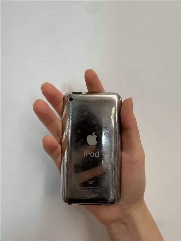 微信员工晒微信开发第一个版本的测试机：经典神机iPod touch 4