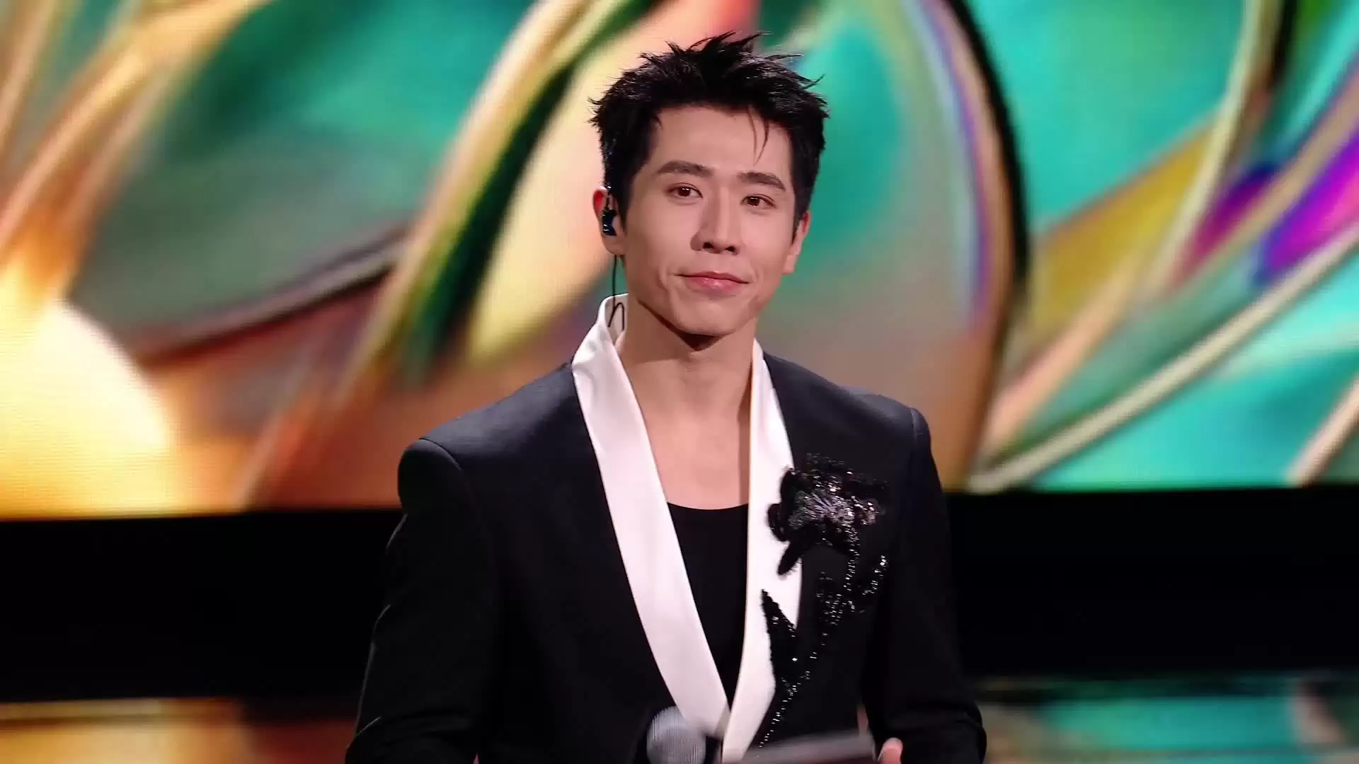 国漫《灵笼》首部动画电影官宣，哔哩哔哩、艺画开天、新丽电影、阅文集团联合出品