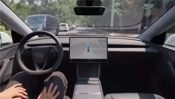 开着开着就撞了！前Uber自动驾驶高管亲历特斯拉FSD事故：车辆当场报废