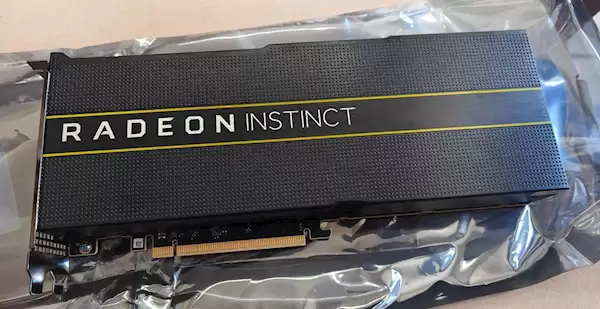 1000块买个AMD 8年前的老专业卡：32GB HBM2显存能玩游戏