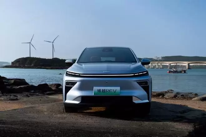 博越十周年双车齐发 博越REV与博越L小蓝灯版上市