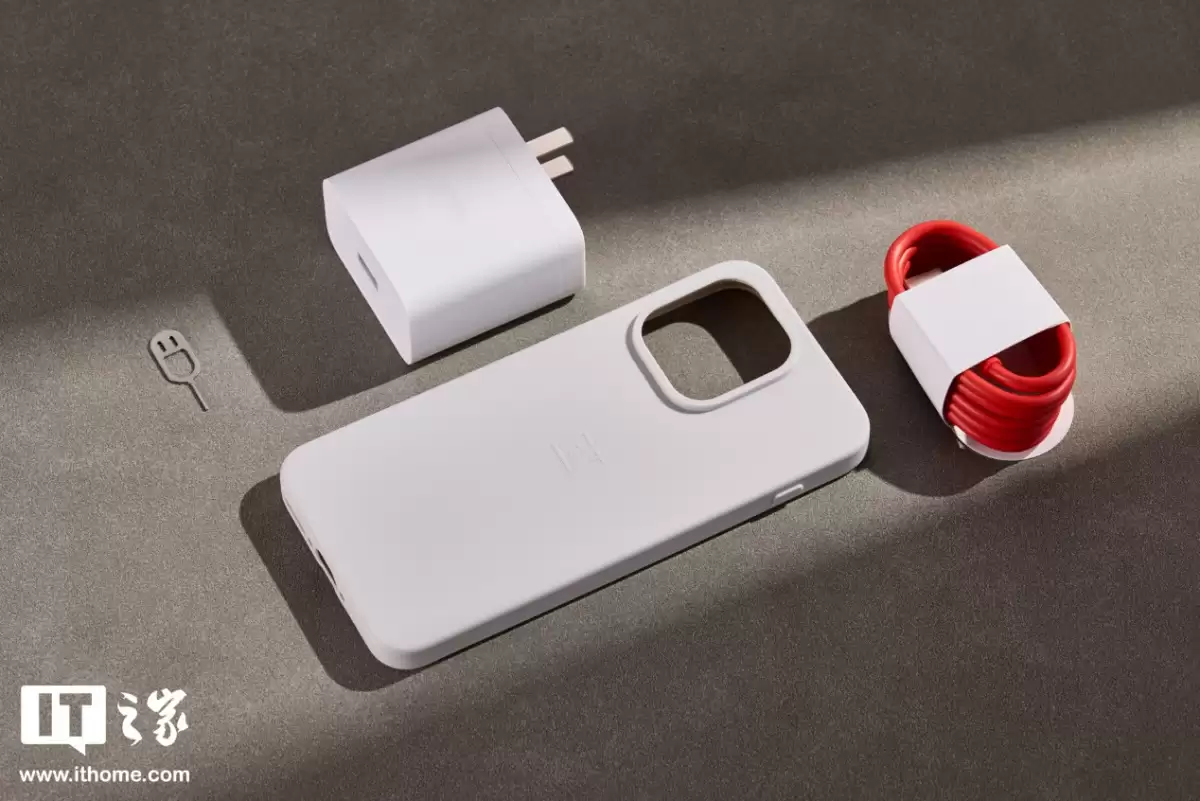 一加 15T 治愈白巧配色图赏：纯粹的白，温柔的沙