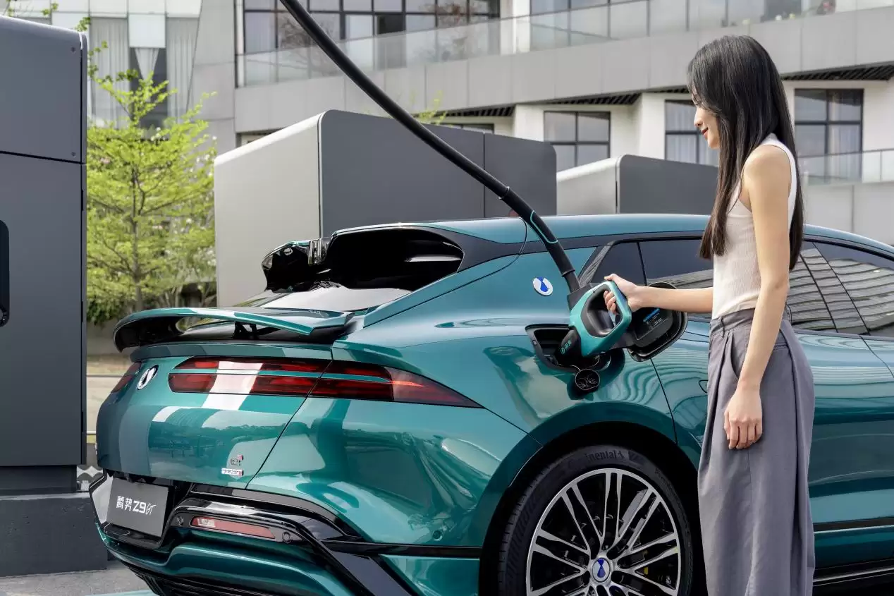 全球首座“圆梦建站”闪充站正式启用，赋能腾势用户拥抱闪充时代