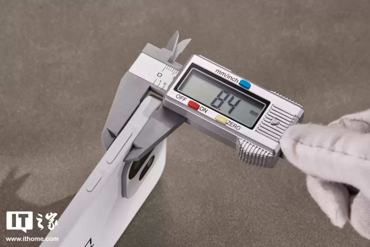 一加 15T 治愈白巧配色图赏：纯粹的白，温柔的沙