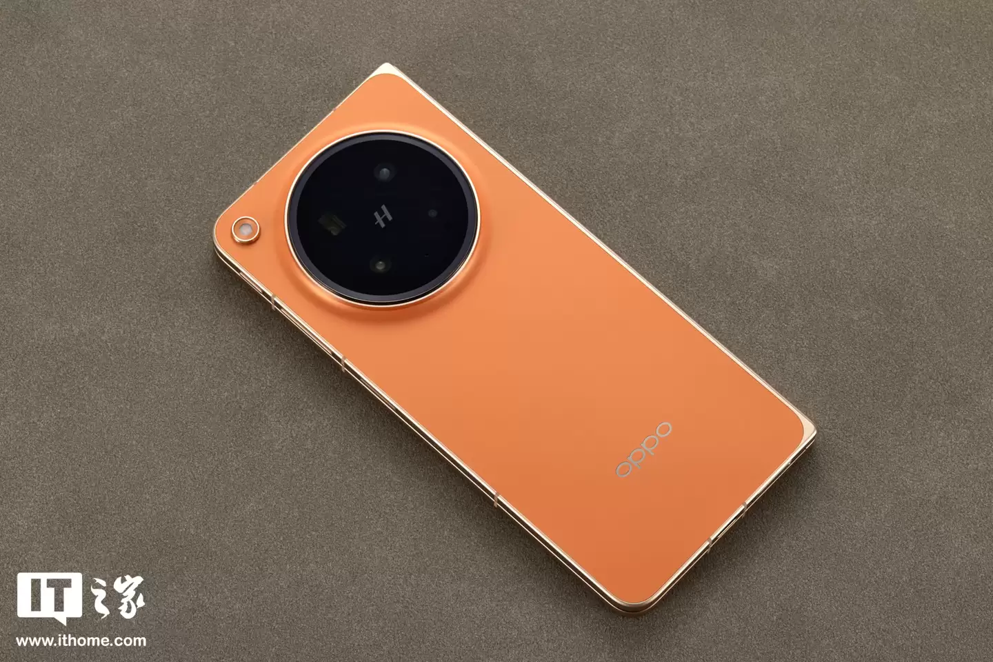 OPPO Find N6 图赏：号称“全球最平整折叠手机”，无感折痕，久用平整