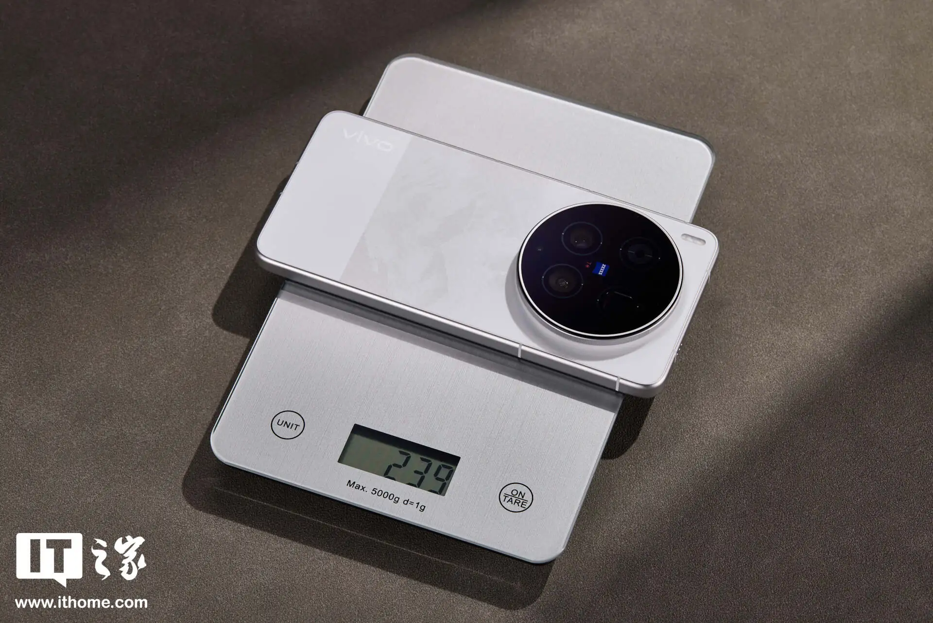 vivo X300 Ultra 摄影师套装图赏：用专业相机思路打造的“专业 V 单”