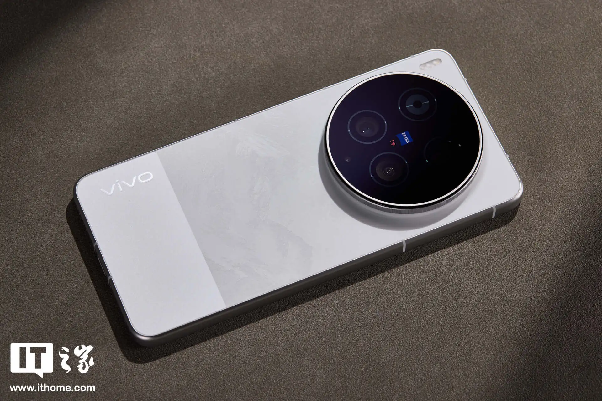 vivo X300 Ultra 摄影师套装图赏：用专业相机思路打造的“专业 V 单”