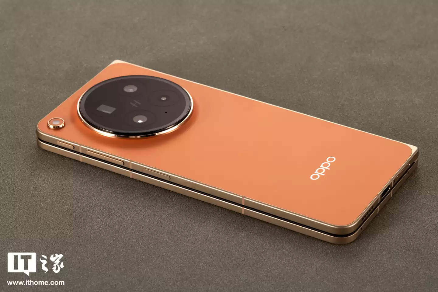 OPPO Find N6 图赏：号称“全球最平整折叠手机”，无感折痕，久用平整