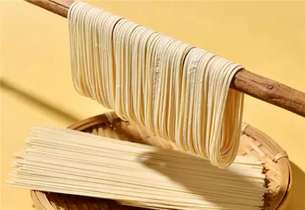 “手打挂面”里的“手打”只是名称！人民日报：心机商标的忽悠成本太低了