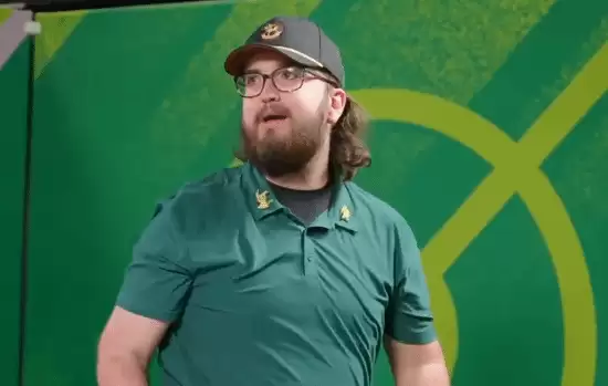 电竞冠军因庆祝动作被判负!玩家抗议:裁判才该开除