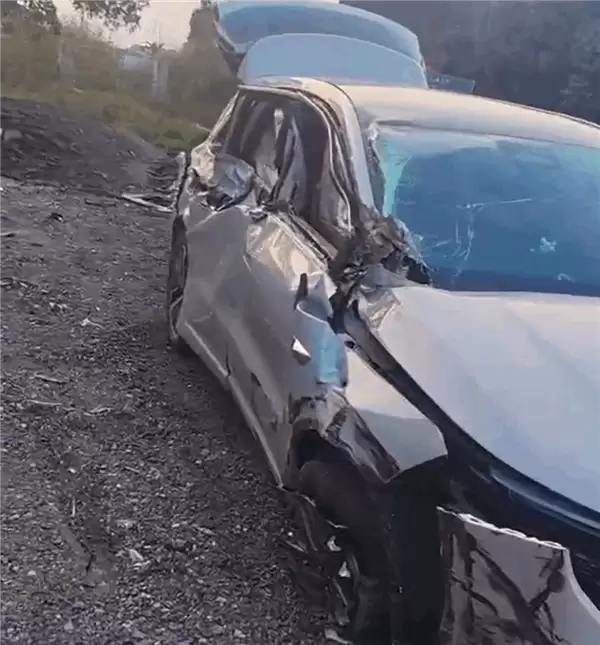 理想被大货车拖行20米后全员毫发无伤 车主：下辆车还选理想