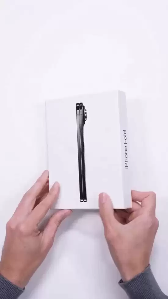 网传iPhone Fold开箱视频疑为AI合成,多项细节不符苹果设计逻辑