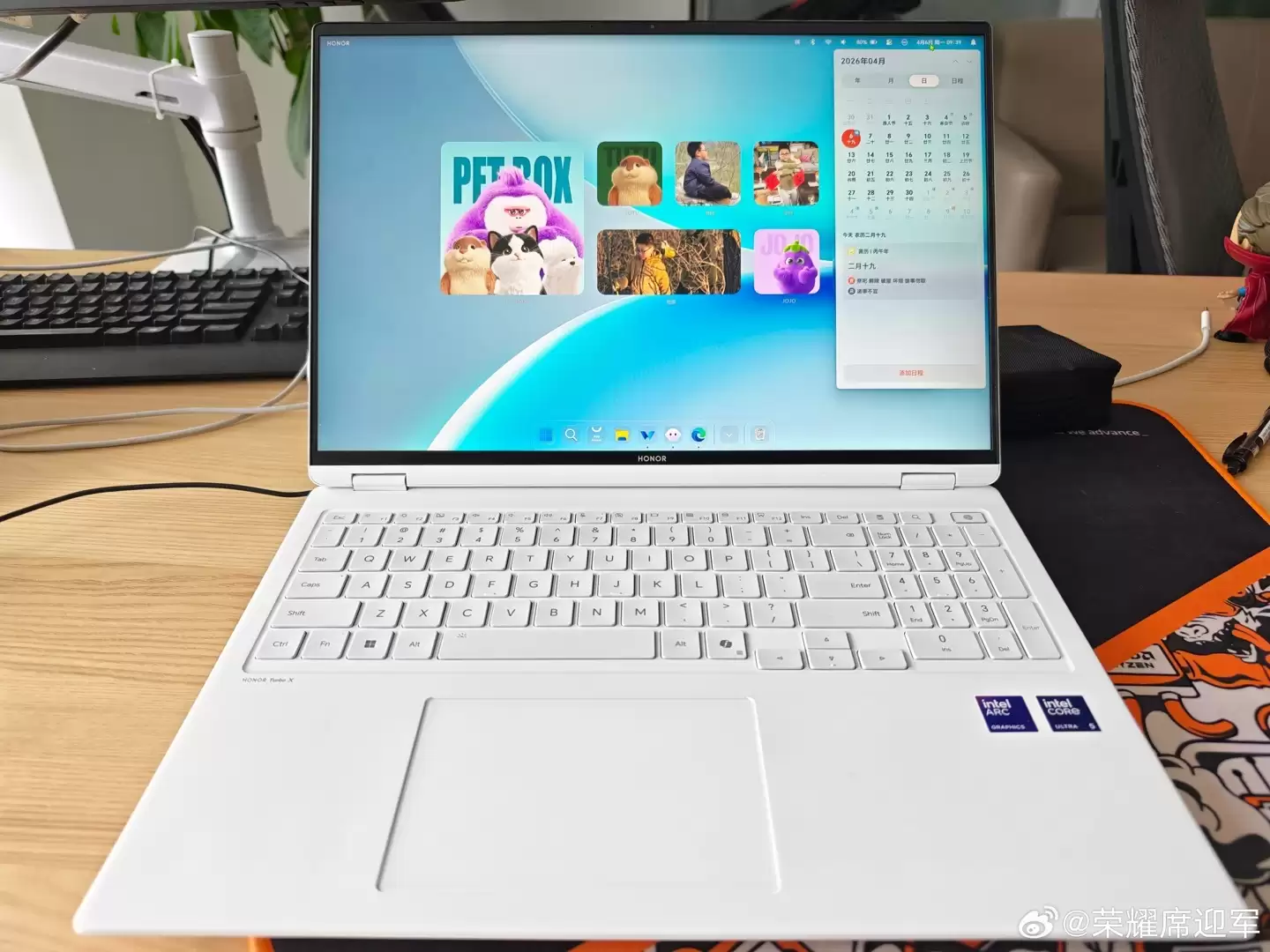 荣耀MagicBook全新AI UI实机再曝，Dock栏外观支持自定义