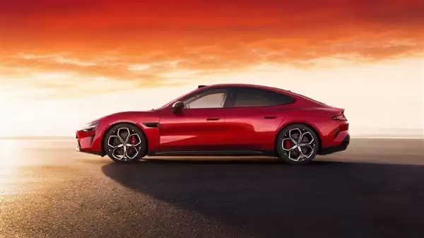 小米SU7全系标配1500兆帕防刮底横梁,构建电池三重底部防护体系