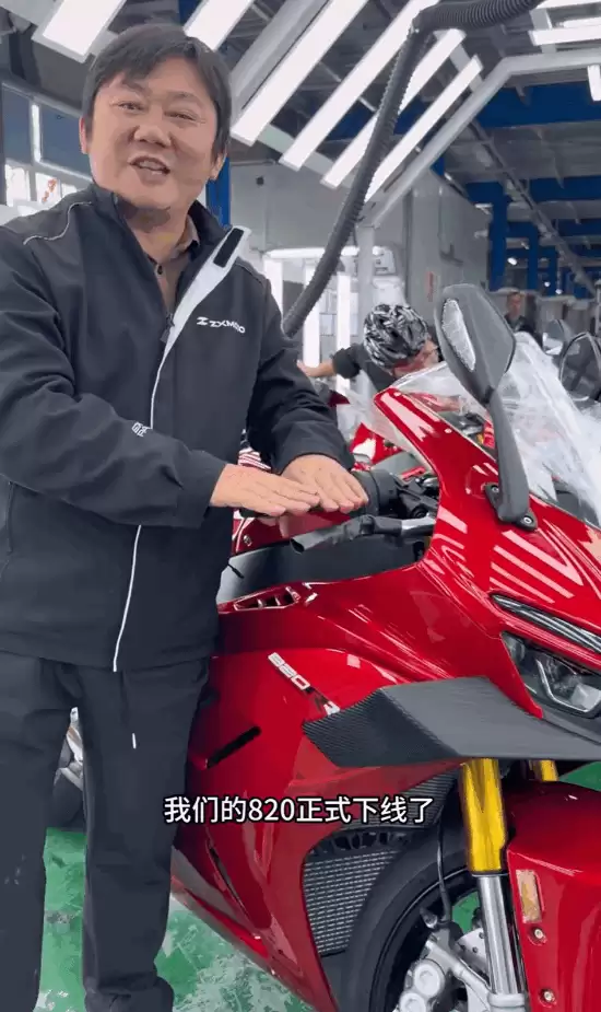 张雪机车820RR包揽WSBK葡萄牙站双冠,预售破万创国产仿赛新纪录