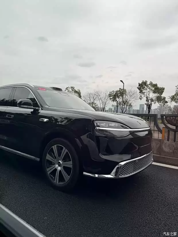 问界M9新款实车曝光:尺寸加长、续航提升,北京车展将发布 details