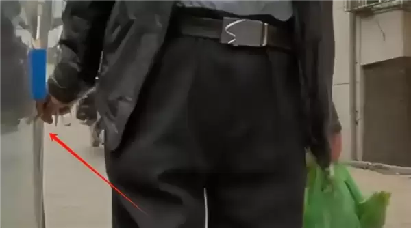 维修费近万元！新买的特斯拉遭老人用钥匙划伤 哨兵模式拍下全过程