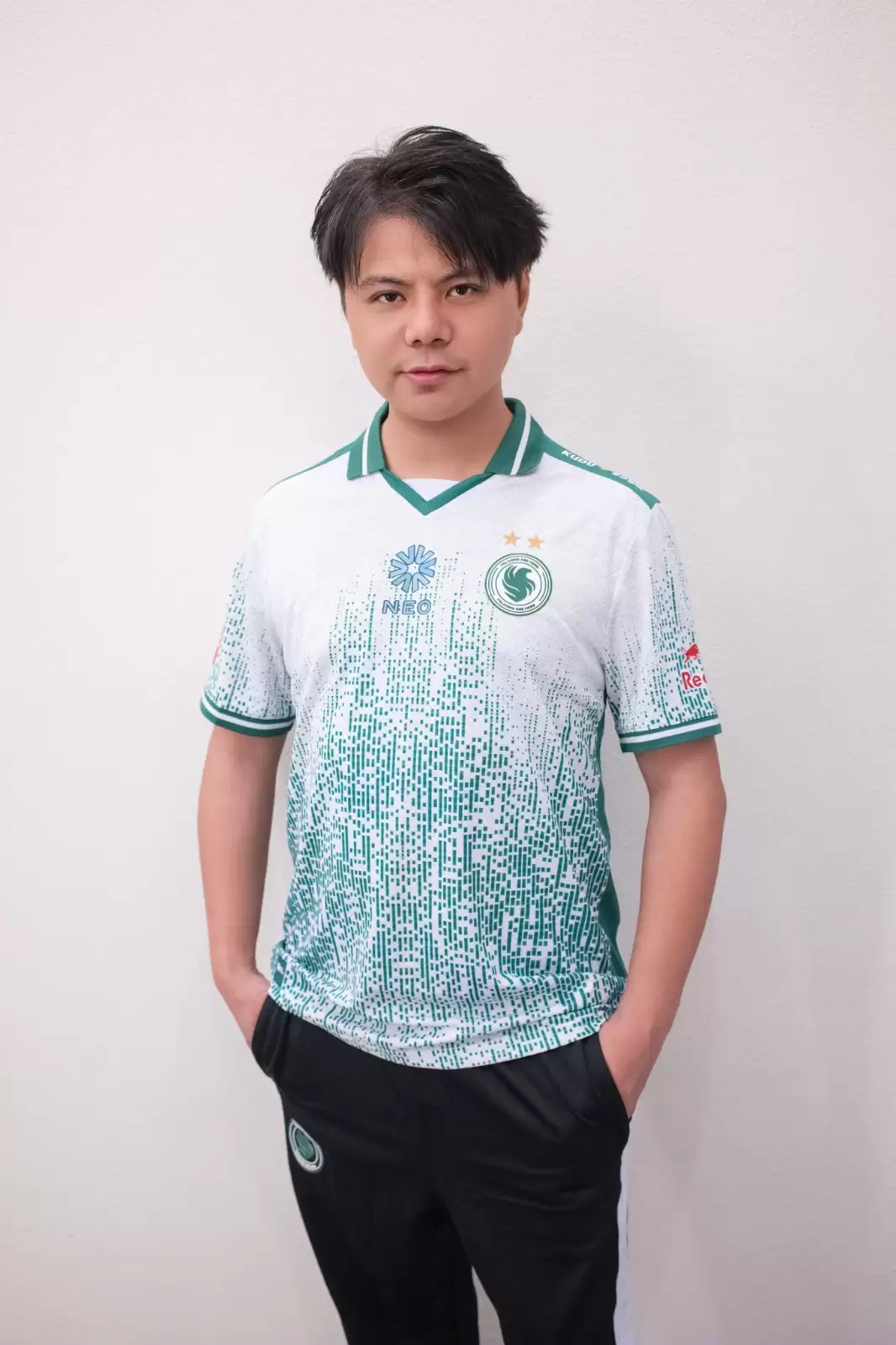 ‘小孩’曾卓君加盟沙特Falcons战队!与宿敌DCQ同队引热议,EWC冠军再掀风云 ‘小孩’曾卓君加盟沙特Falcons战队!与宿敌DCQ同队引热议,EWC冠军再掀风云