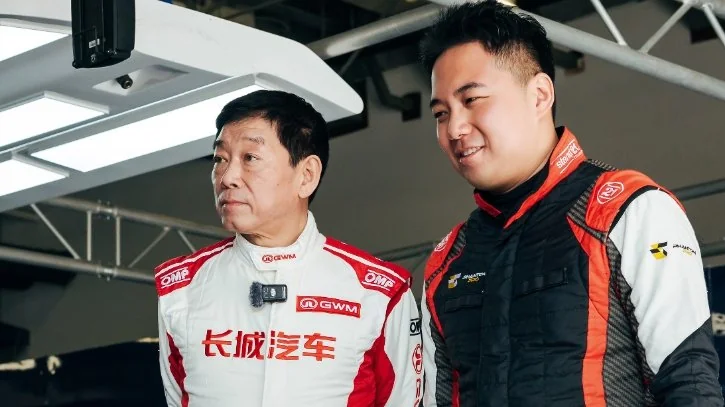 魏建军于东来合体直播：长城明年发布 V8 混动超跑，还有 GT3 级别赛车