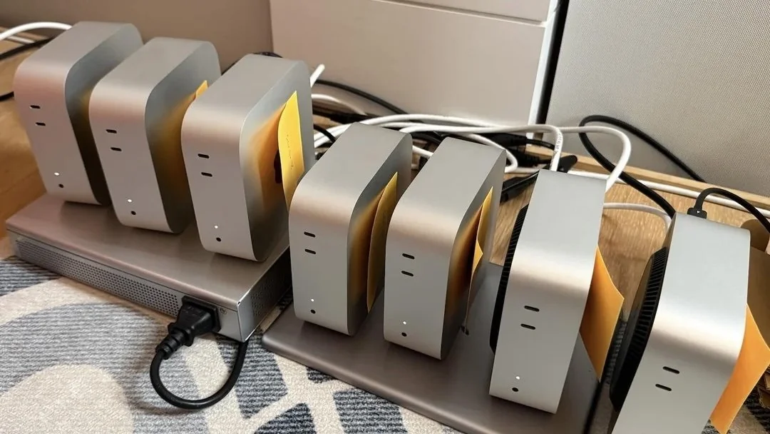 云调用 AI 太贵:开发者自建 48 台 Mac mini 集群,撑起 Overcast 播客转录