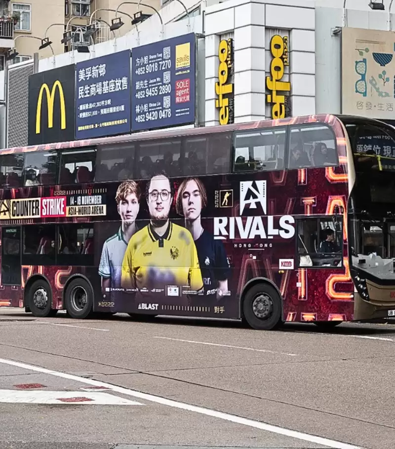 BLAST巅峰赛S2涂装大巴空降香港！m0NESY、ZywOo、donk电竞明星形象引爆街头热潮