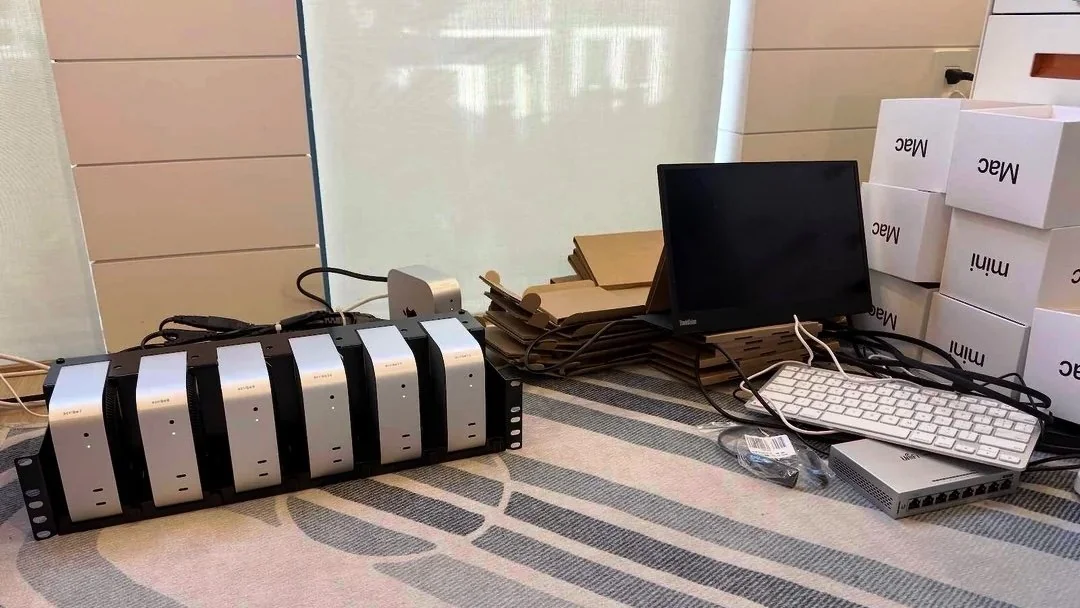 云调用 AI 太贵:开发者自建 48 台 Mac mini 集群,撑起 Overcast 播客转录