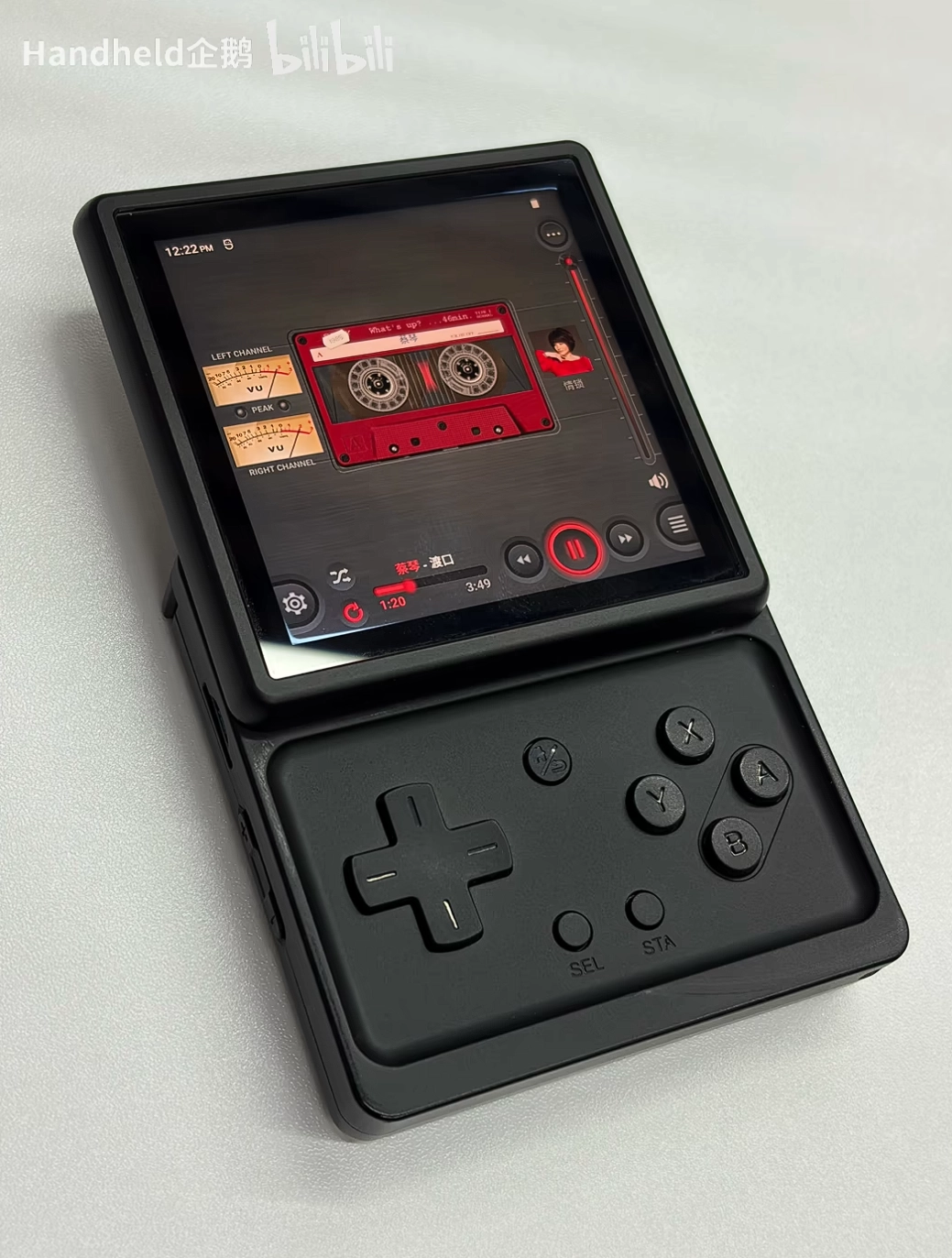 安伯尼克 Anbernic RG Rotate 掌机曝光:旋转翻盖设计,2000mAh 电池