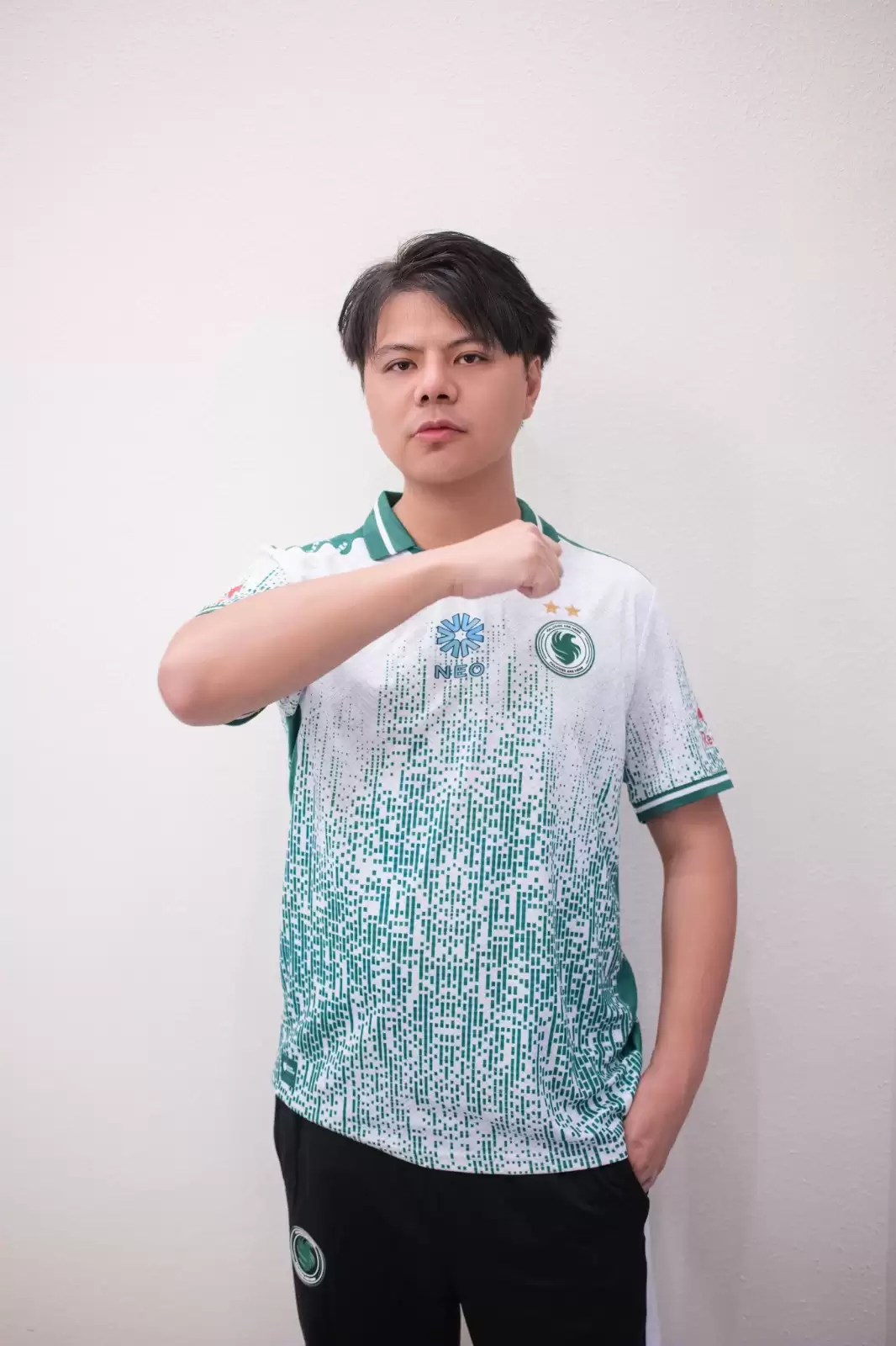 ‘小孩’曾卓君加盟沙特Falcons战队!与宿敌DCQ同队引热议,EWC冠军再掀风云 ‘小孩’曾卓君加盟沙特Falcons战队!与宿敌DCQ同队引热议,EWC冠军再掀风云