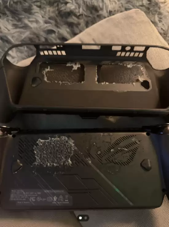 血压直接拉满！7000元ROG游戏掌机被3岁熊孩子灌果冻