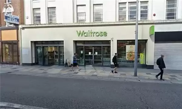 大叔在超市干了17年 却因抓小偷遭开除!理由实在冠冕堂皇