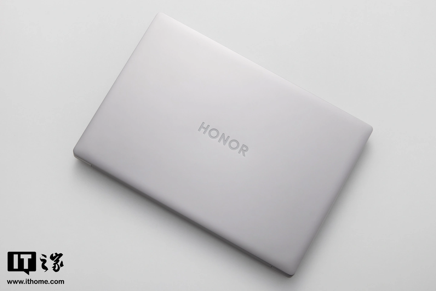 荣耀 MagicBook 16 2026 图赏:内置 92Wh 巨量电池,解锁 15.3 小时长续航体验