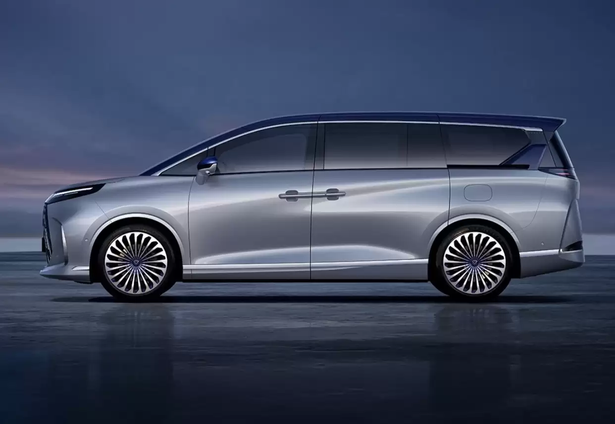 北汽极狐高端产品系列首款 MPV“问道 V9”将于 4 月 22 日开启预售,综合续航达 1330 公里