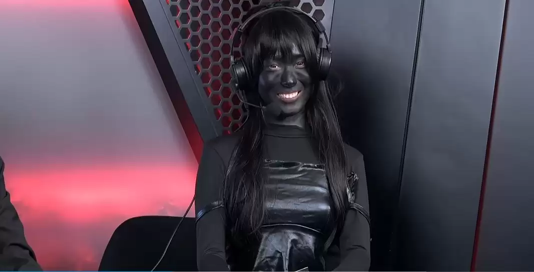 《永劫无间》女解说被批穿衣暴露 更换造型让人难蹦