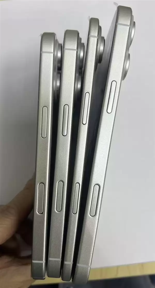 iPhone 17系列机模上手:Air版厚度接近USB-C口